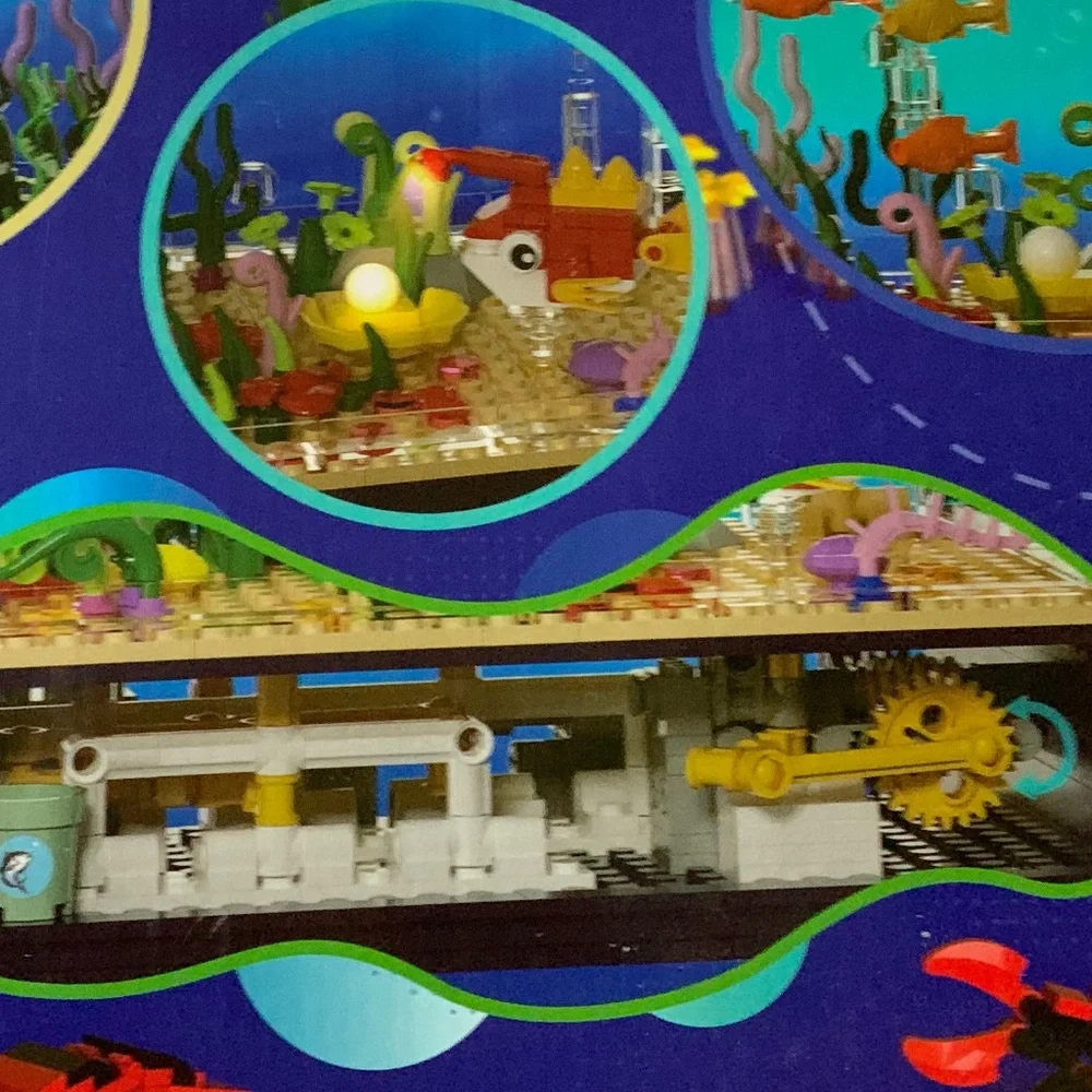 Light Up Aquarium Built with Interlocking Blocks!